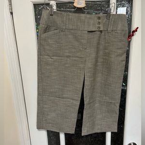 Juniors Beige linen looking capris Size 13